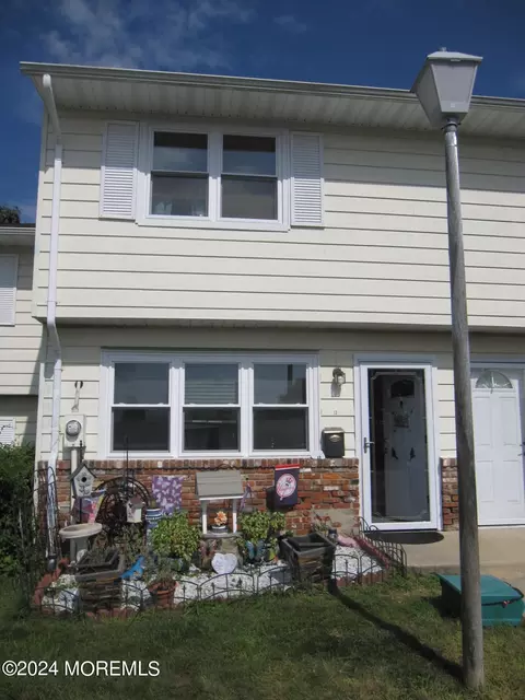 12 Connecticut Ct #871, Matawan, NJ 07747