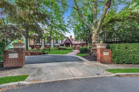 27 Buttonwood Dr, Shrewsbury, NJ 07702