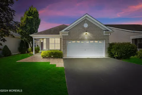 118 Huntington Dr, Jackson, NJ 08527