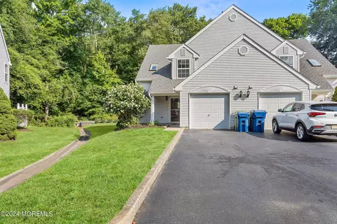 8 Commons Dr, Tinton Falls, NJ 07753