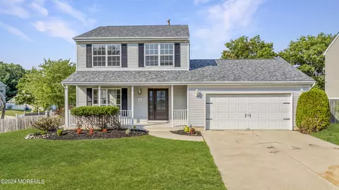 5 Hickory Cir, Barnegat, NJ 08005