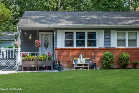 7 Idaho Dr #B, Whiting, NJ 08759