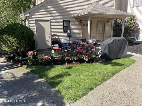 183 Azalea Cir, Jackson, NJ 08527