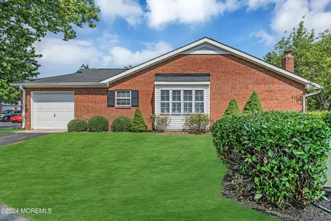 14 Magnolia Dr, Spring Lake Heights, NJ 07762