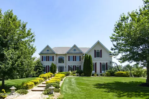 26 Pegasus Dr, Tinton Falls, NJ 07724