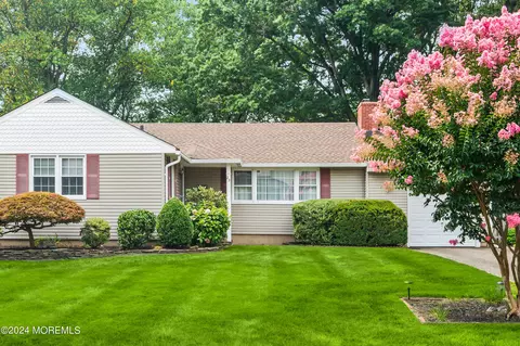 23 Amelia Cir, Little Silver, NJ 07739