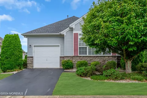 7 Tuscany Cir, Manchester, NJ 08759