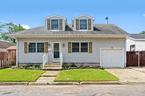 818 5th St, Union Beach, NJ 07735