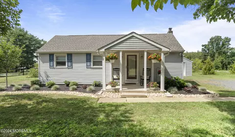 821 Pinehurst Rd, Plumsted, NJ 08533