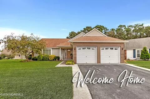 12 Westgate Ct, Toms River, NJ 08757
