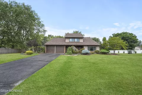 21 Gage Ct, Freehold, NJ 07728