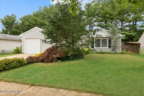 20 Long Rd, Freehold, NJ 07728