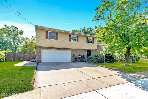 22 Calt Dr, Hazlet, NJ 07730