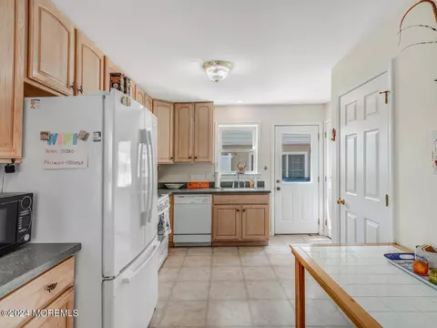 Kitchen - 65 E Atlantic Way, Lavallette, NJ 08735 photo 2 of 3