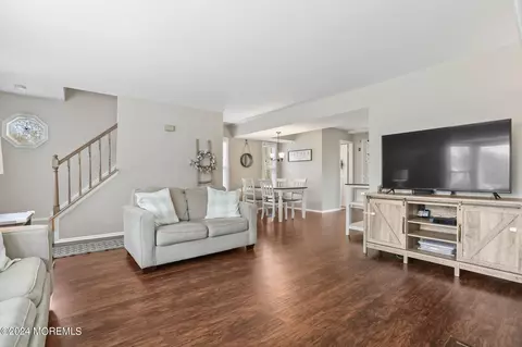 35 Colonial Ct, Jackson, NJ 08527 photo 6