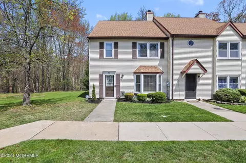 35 Colonial Ct, Jackson, NJ 08527 photo 2