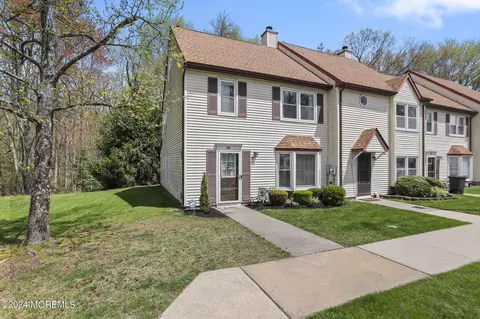35 Colonial Ct, Jackson, NJ 08527 photo 4