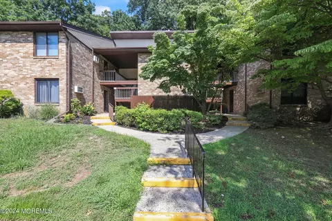 174 Amberly Dr #K, Manalapan, NJ 07726
