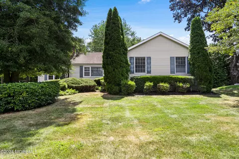 46 Queen Ann Dr, Shrewsbury, NJ 07702