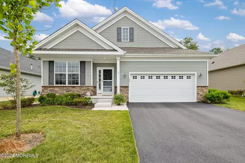 42 Flanders Dr, Barnegat, NJ 08005