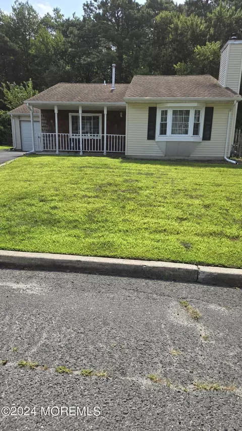 96 Garrison Dr, Tinton Falls, NJ 07753