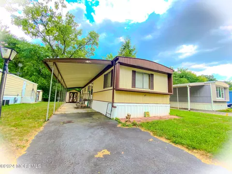 80 Antonia Dr, Jackson, NJ 08527