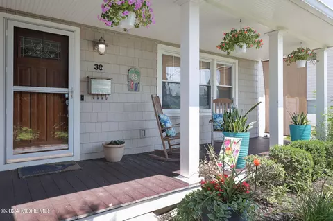 38 Stockton Lake Blvd, Manasquan, NJ 08736