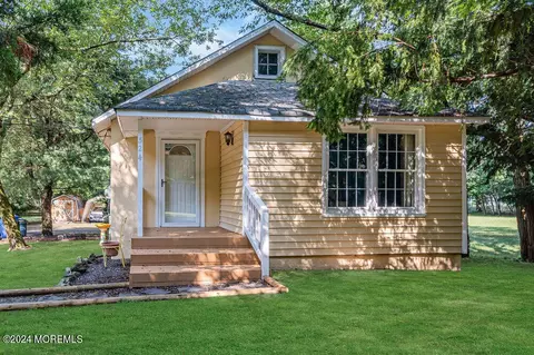 524 Declaration Ln, Jackson, NJ 08527