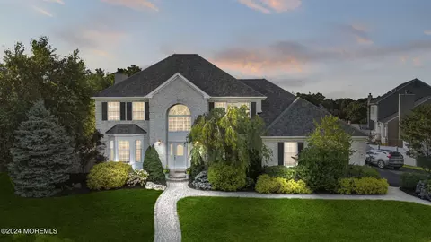 21 Dune Rd, Ocean, NJ 07712