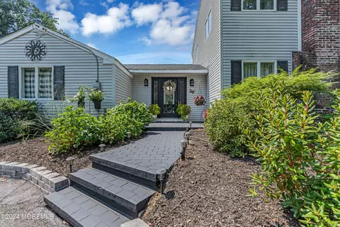 18 Hope Rd, Tinton Falls, NJ 07724