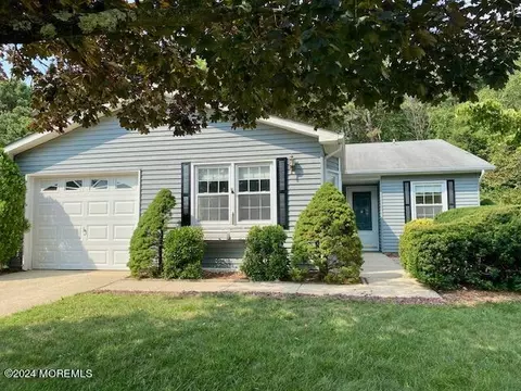 65 Regent Cir, Brick, NJ 08723