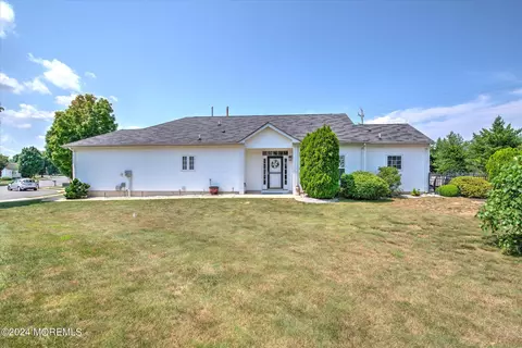 10 Chamonix Ct, Manchester, NJ 08759