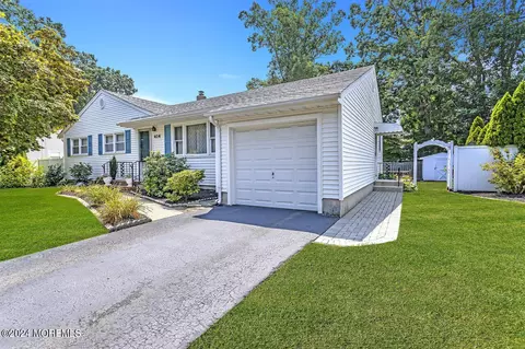 414 Midstreams Rd, Brick, NJ 08724