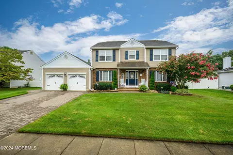 19 Jennifer Dr, Howell, NJ 07731