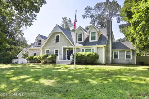 20 Frost Dr, Bayville, NJ 08721