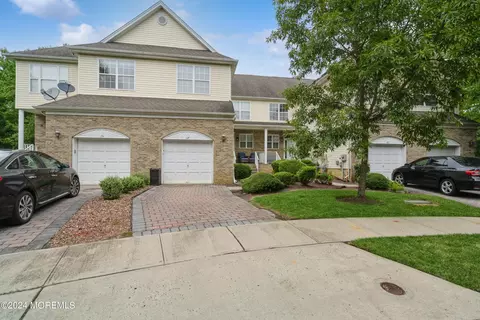 17 Keats Ct, East Windsor, NJ 08520
