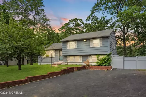 4 Ash St, Eatontown, NJ 07724