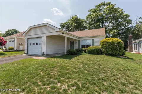 7 Newbury Row, Manchester, NJ 08759