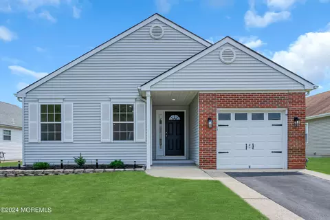 12 Cohansey Dr, Toms River, NJ 08757