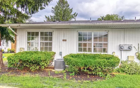 53 Edinburgh Ln # F, Manchester, NJ 08759