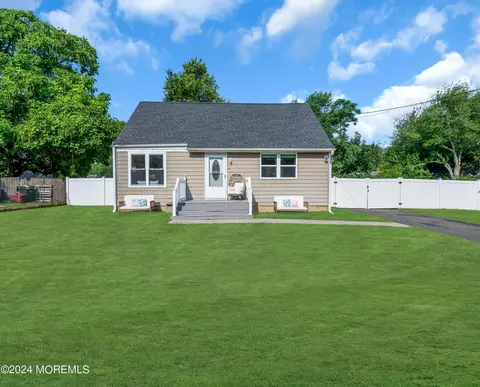 56 Howard Ave, Tinton Falls, NJ 07724