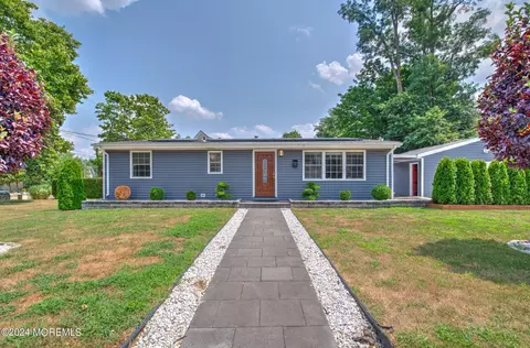 7 Waverly Pl, Freehold, NJ 07728