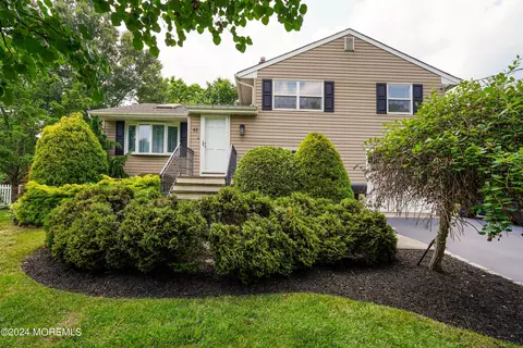 42 Maida Ter, Red Bank, NJ 07701