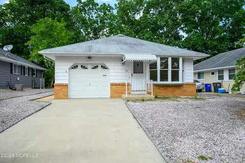 12 Mount Rushmore Dr, Toms River, NJ 08753