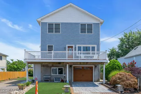 15 Central Ave, Highlands, NJ 07732