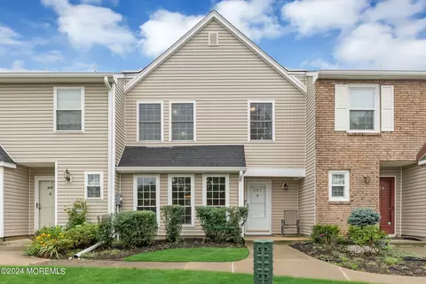 537 Manchester Pl, Morganville, NJ 07751
