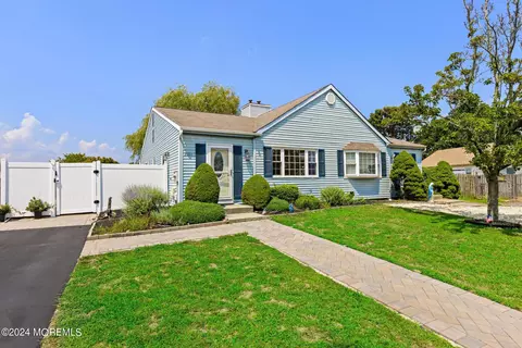 2101 Lamplighter Dr, Toms River, NJ 08753
