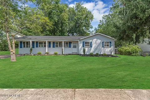 6 Spruce Ter, Jackson, NJ 08527