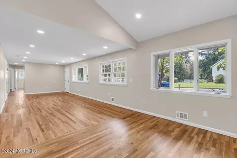 Living - 6 Spruce Ter, Jackson, NJ 08527 photo 7 of 9