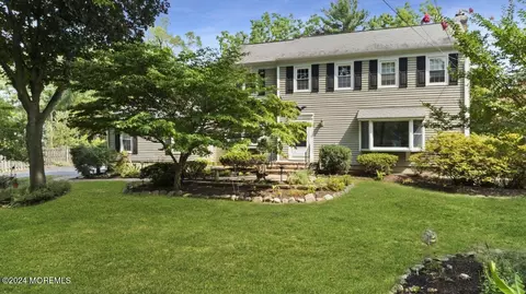 24 Crawford Rd, Middletown, NJ 07748